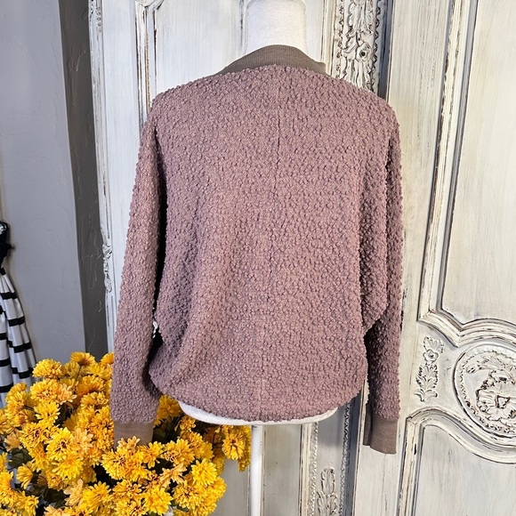 L Love Women's Textured V-Neck Sweater - Mauve - Picture 7 of 9